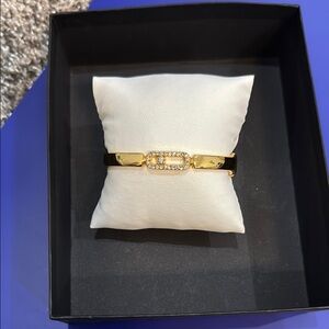 Elegant Gold Bracelet with Crystal Accents